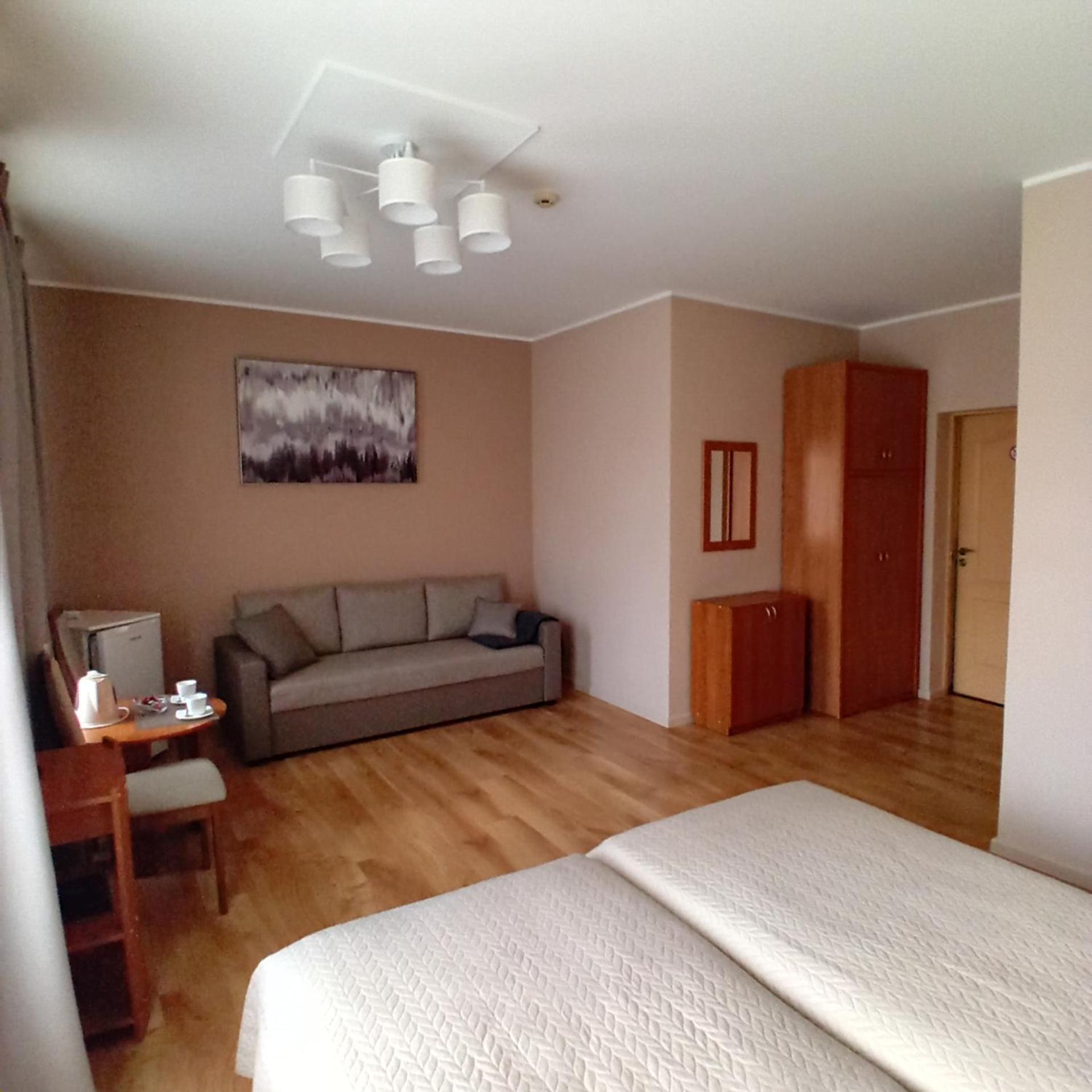 Juras Brize Hotell Ventspils Eksteriør bilde