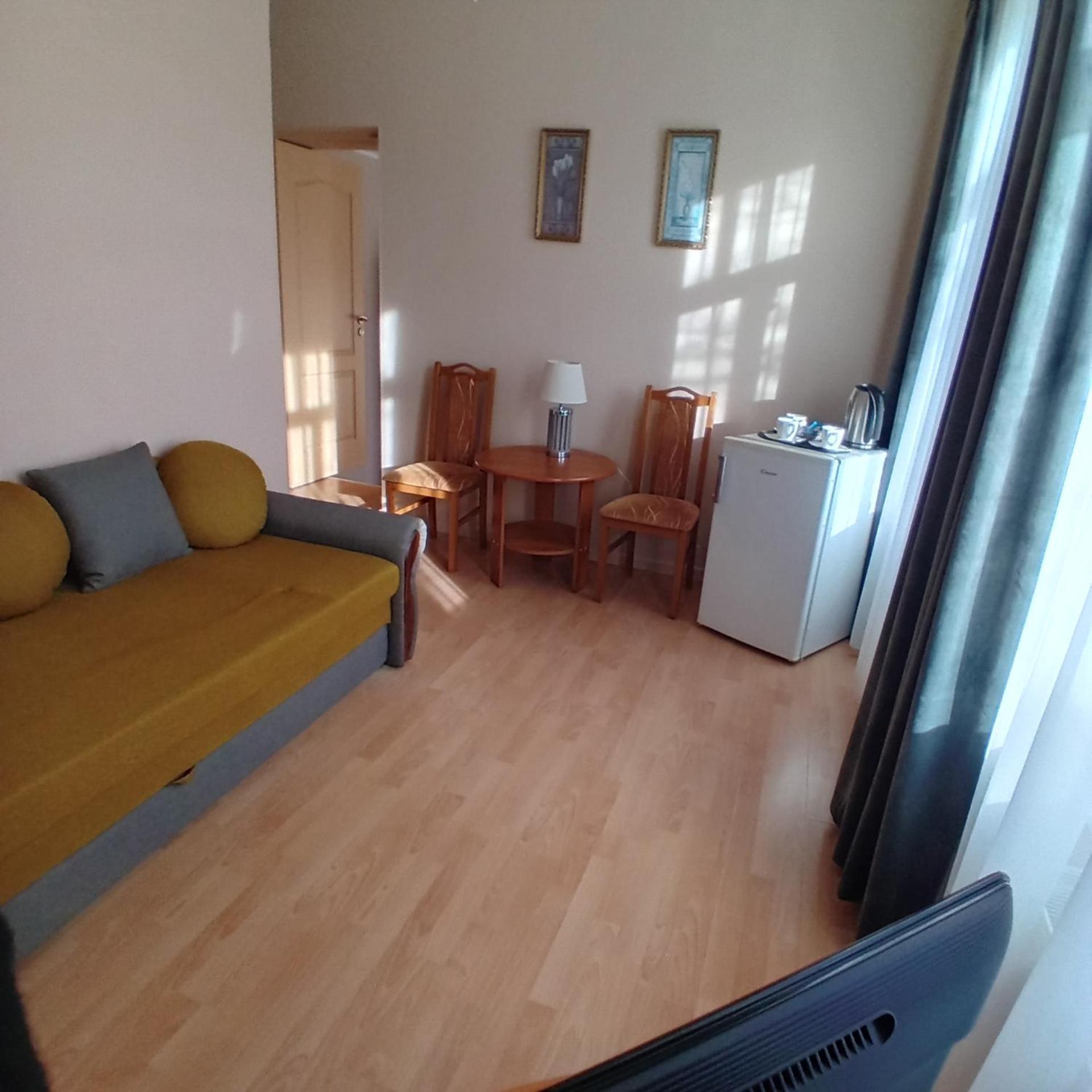 Juras Brize Hotell Ventspils Eksteriør bilde