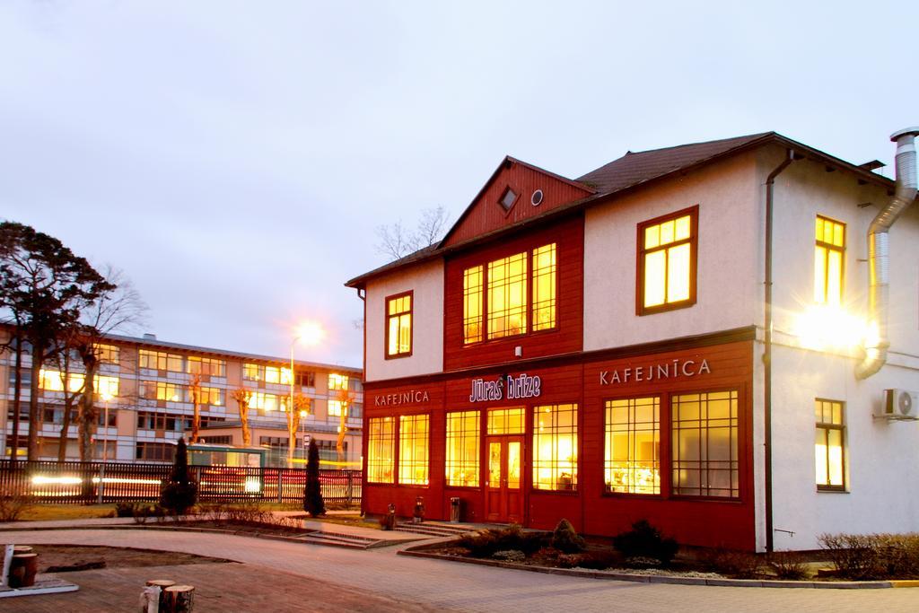 Juras Brize Hotell Ventspils Eksteriør bilde