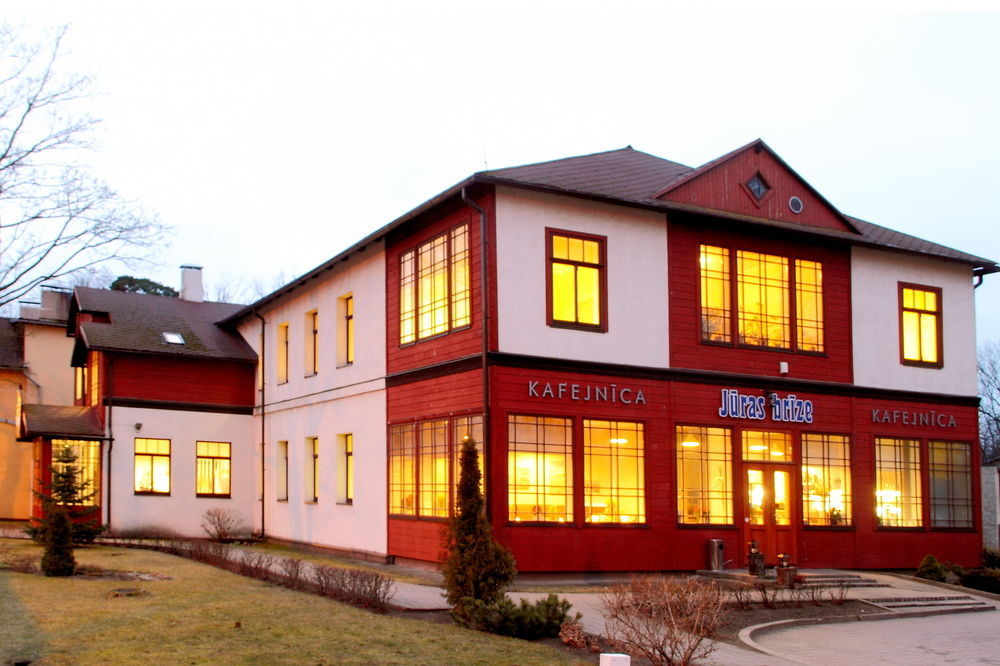 Juras Brize Hotell Ventspils Eksteriør bilde